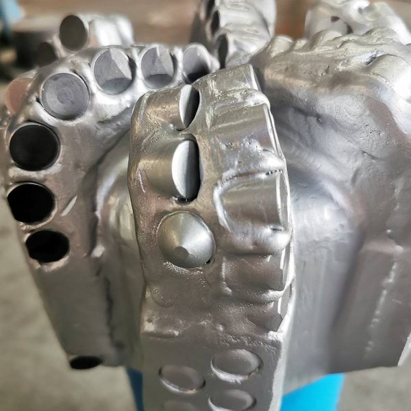 6-1-8 inch Factory Certified Matrix PDC Diamond Drilling Bit for Oil Gas Mining 4